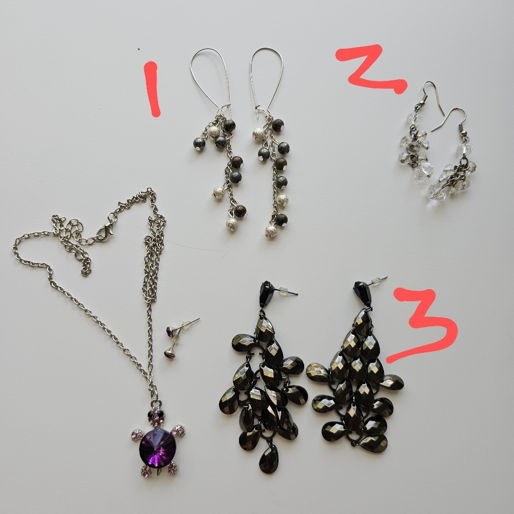 3 pairs of earrings - Picture 3 of 8